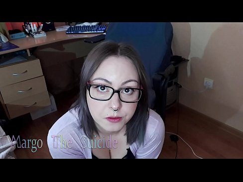 ❤️ Keçika seksî ya bi şûşeyan Dildo bi kûrahî li kamerayê dimije ❤❌ Vîdyoyê seksî li me